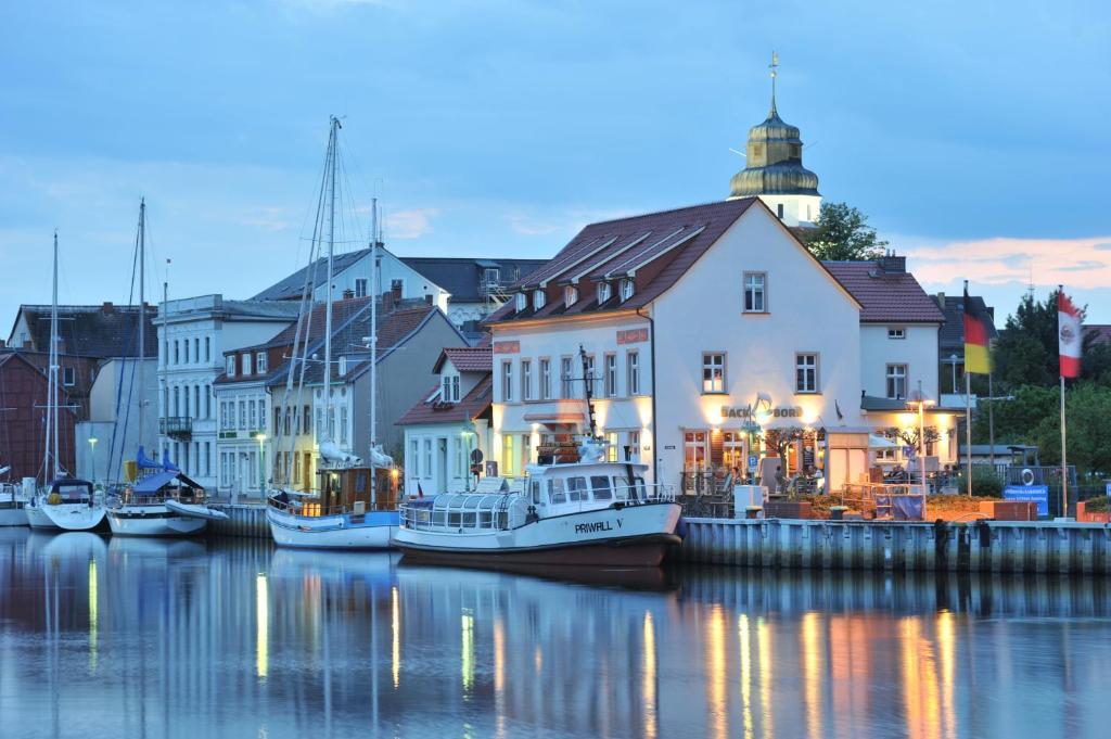 Hafenhotel Pommernyacht Ueckermünde Kültér fotó
